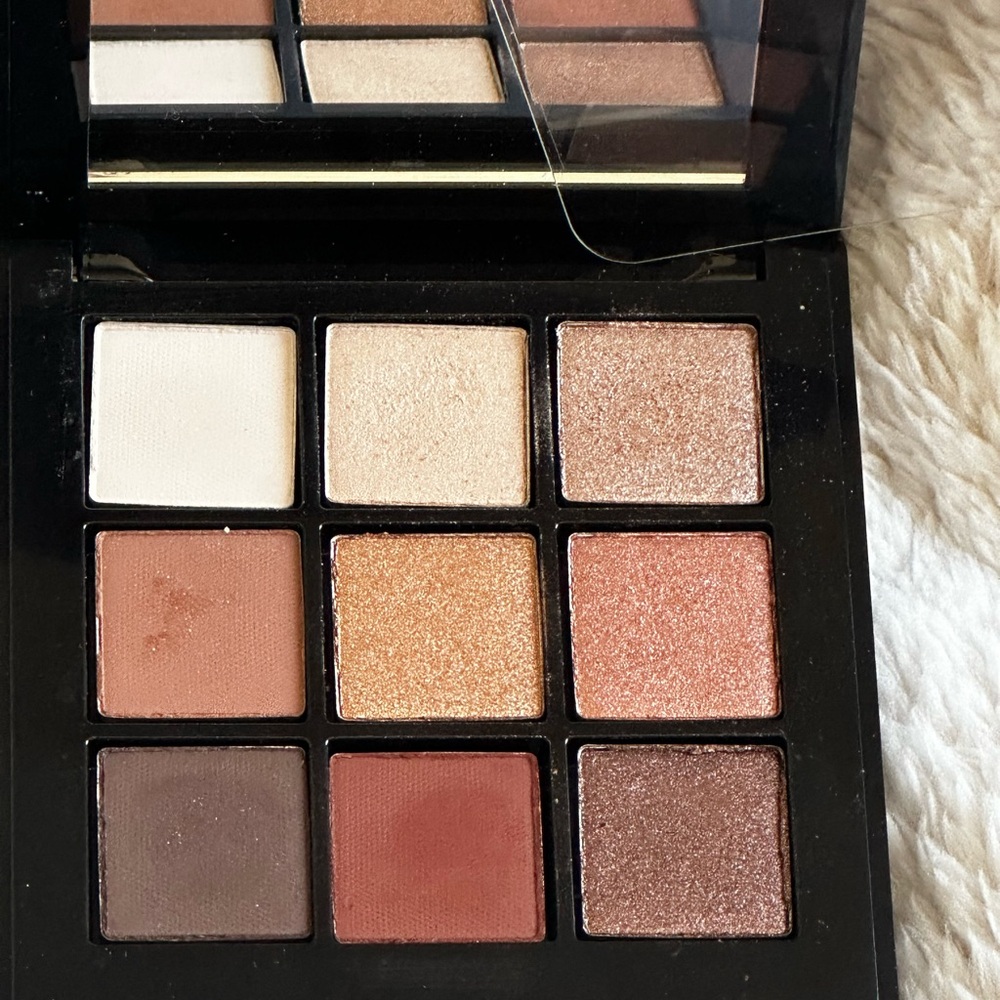 GA-DE velveteen eyeshadow palette in The Golden Glow